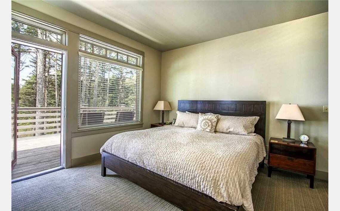 Photos of Windswept Four-Bedroom Home. 27 North Glen Lane, Pacific Beach, 98571, United States of America